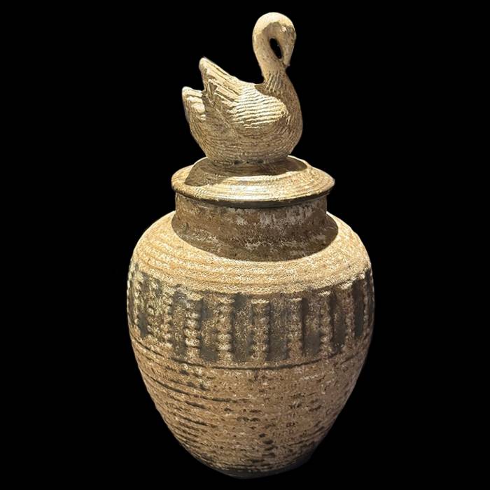 Swan Urn | Peter